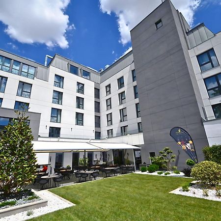 Aniroc Signature Hotel Arad Bagian luar foto The courtyard of the new building