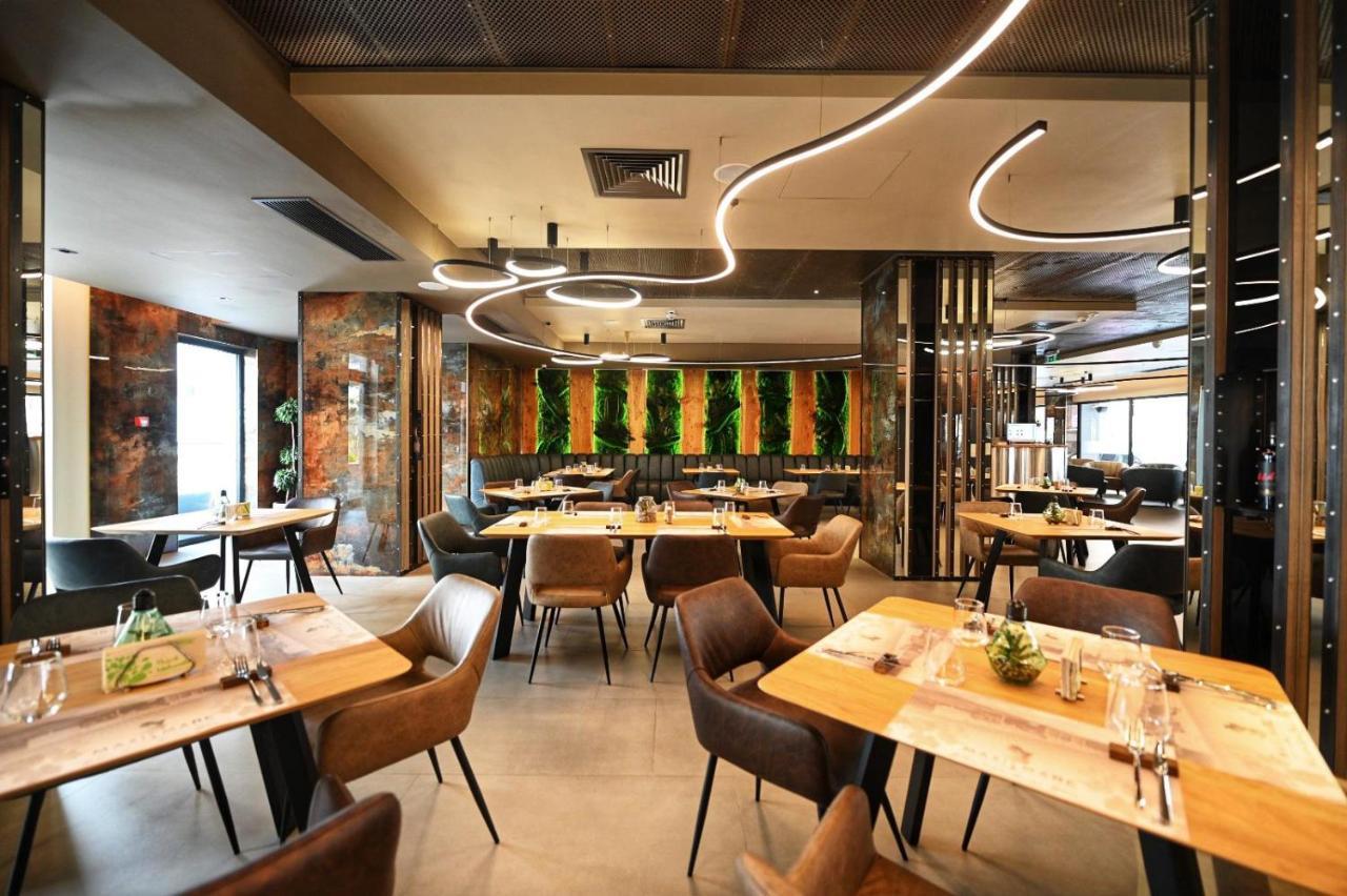 Aniroc Signature Hotel Arad Bagian luar foto Restaurant in Belgrade