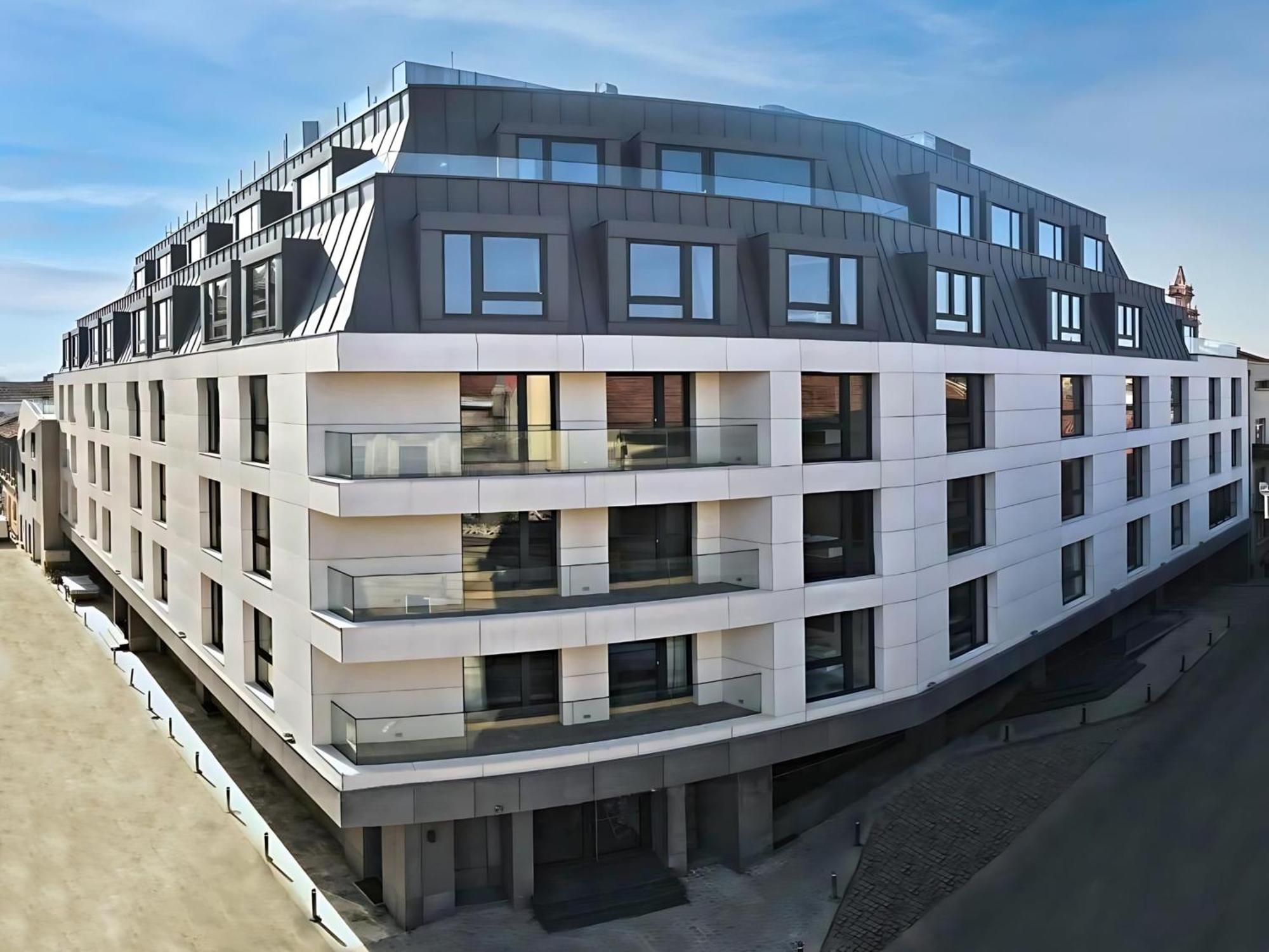 Aniroc Signature Hotel Arad Bagian luar foto Residential building in Munich