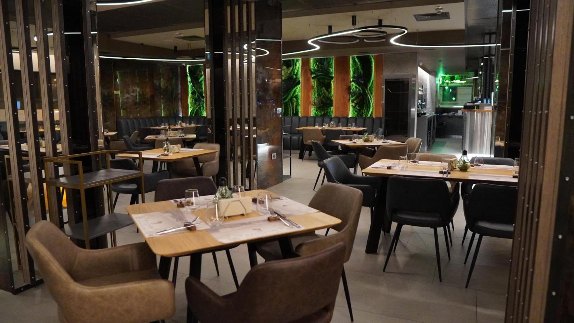 Aniroc Signature Hotel Arad Bagian luar foto Restaurant interior