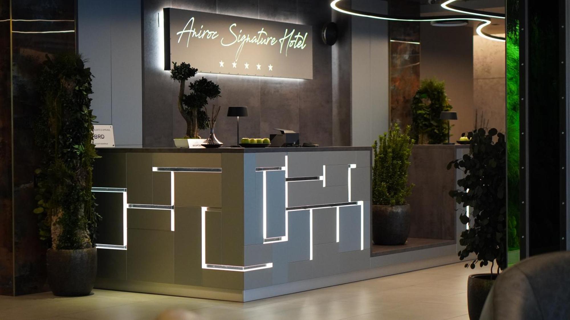 Aniroc Signature Hotel Arad Bagian luar foto