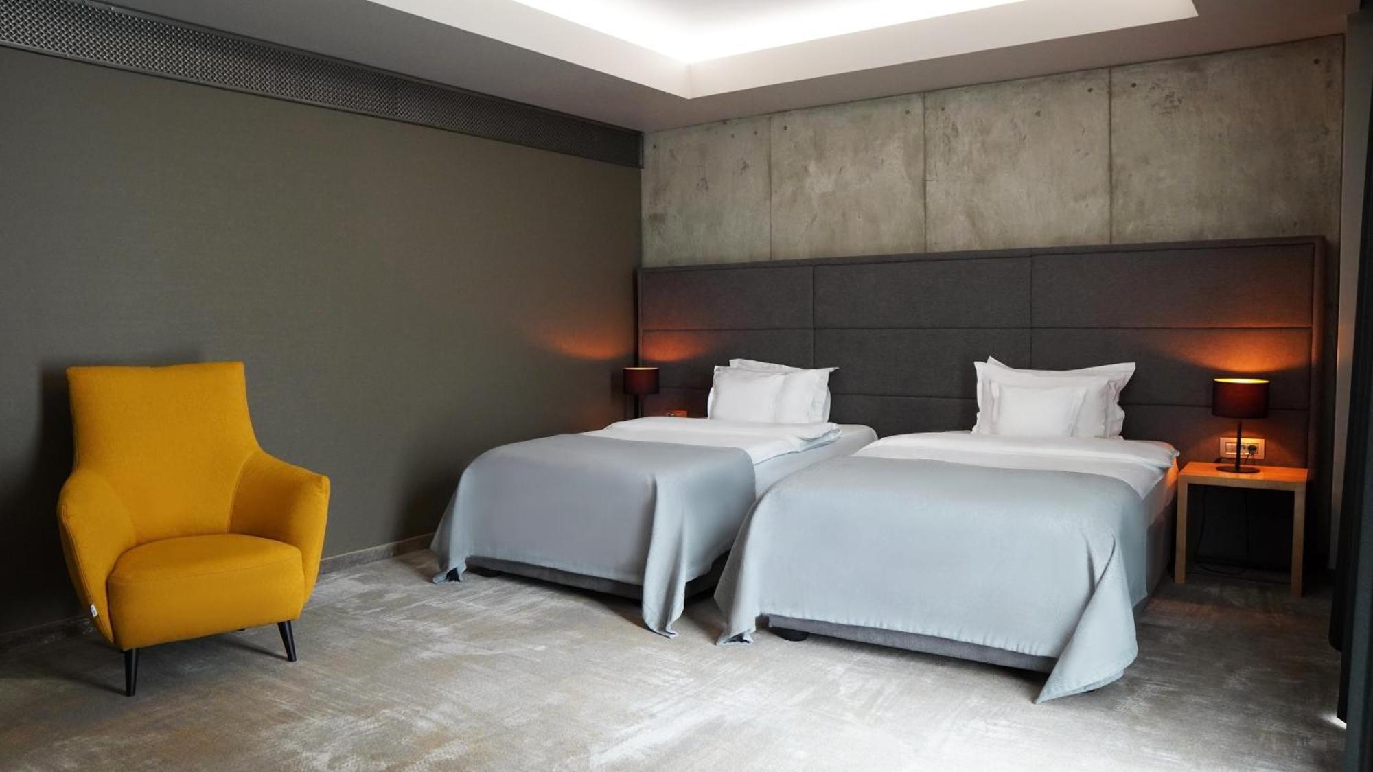 Aniroc Signature Hotel Arad Bagian luar foto Deluxe room