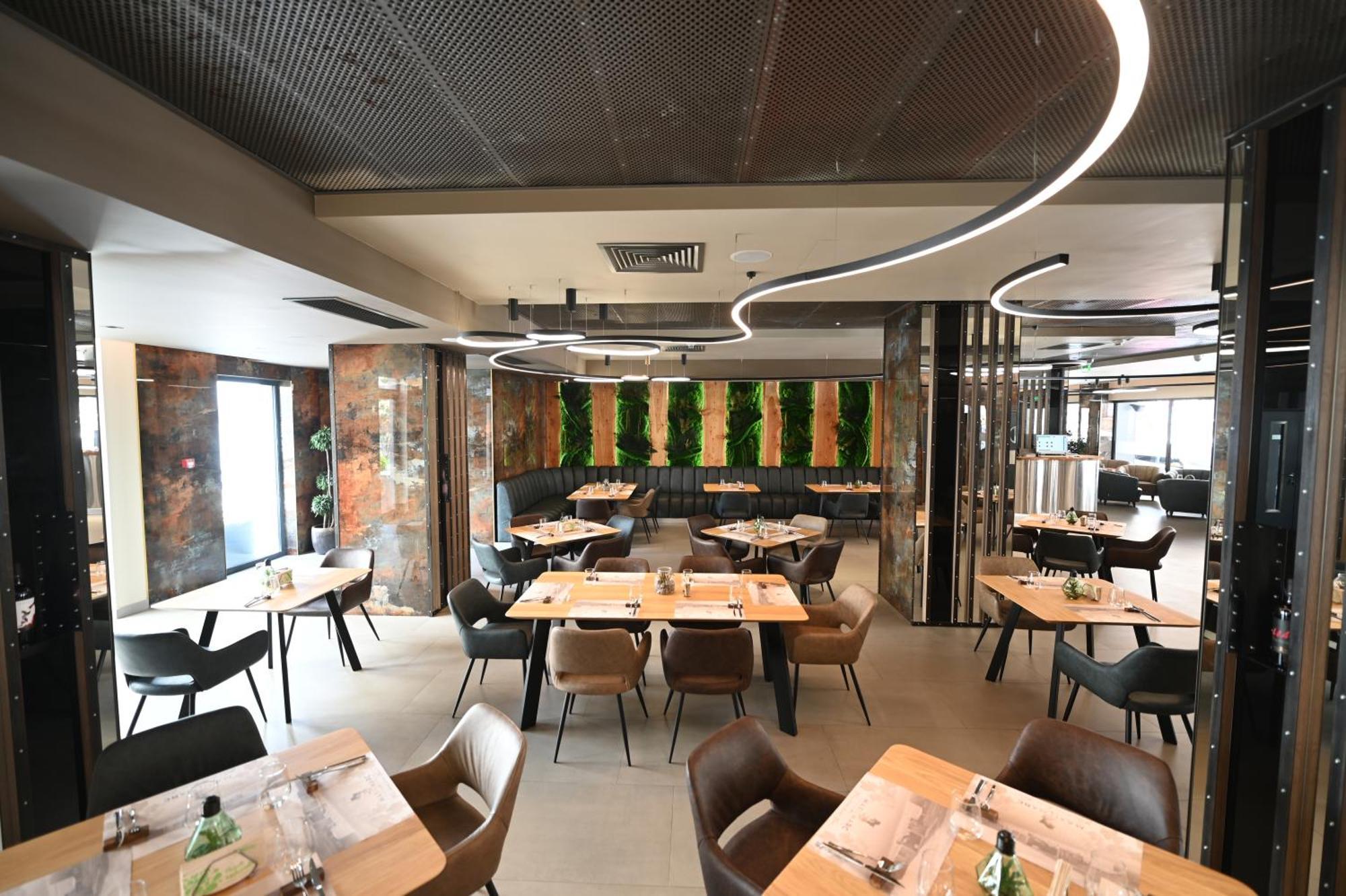 Aniroc Signature Hotel Arad Bagian luar foto Restaurant